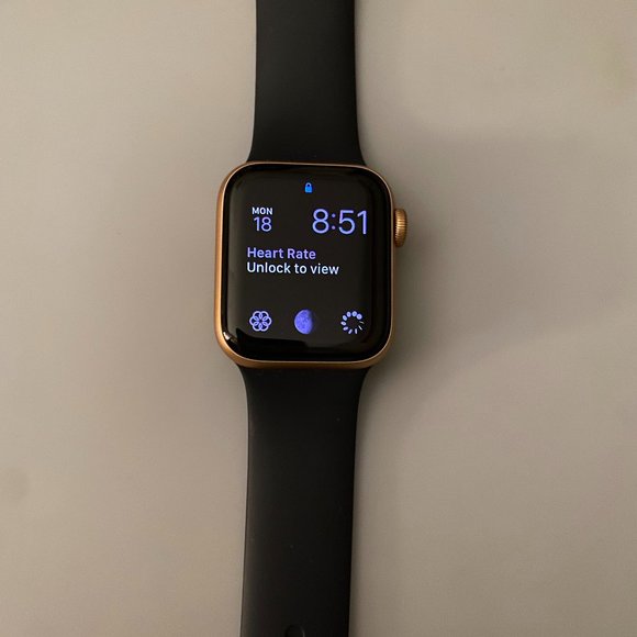 Apple Watch SE 40mm Space Gray Aluminum Case with Black Sport Band